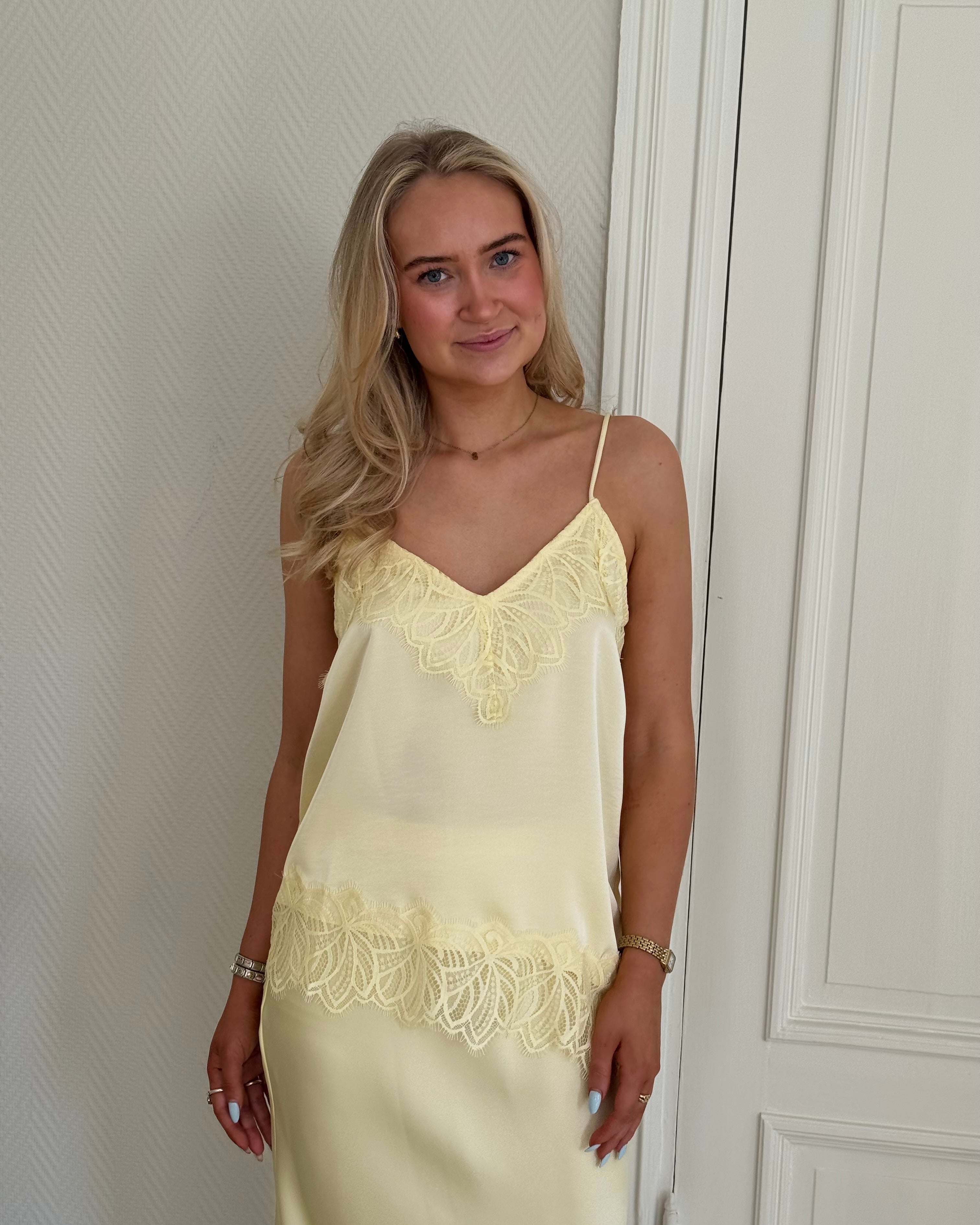 VILEA Top - Pastel Yellow